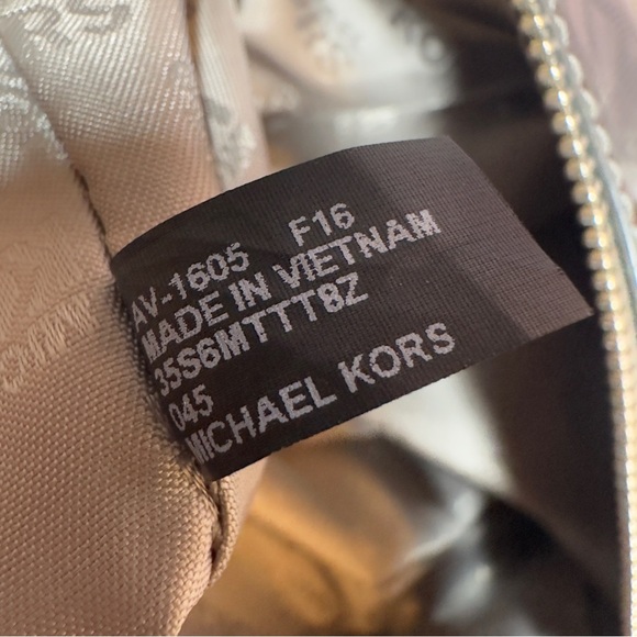 Michael Kors Jet Set Metallic Tote EUC - Picture 14 of 16